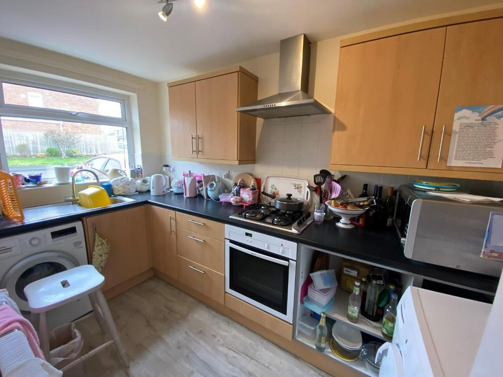 Rosewood Close, Bridlington, YO16 6UY 2 bed semidetached house £630