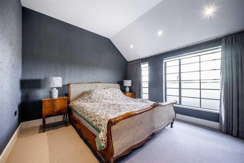 3 bedroom penthouse to rent, Hamilton Court, Maida Vale, W9