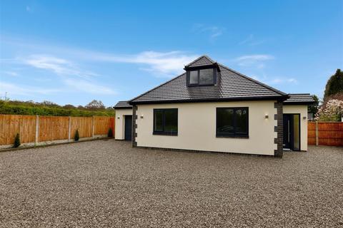 3 bedroom detached bungalow for sale - Tamworth Road, Bassetts Pole, Sutton Coldfield