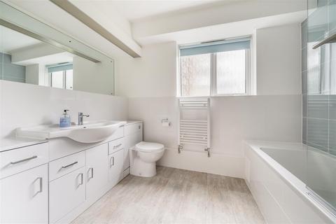 2, Eversleigh Buckingham Close, Guildford, GU1 1TR