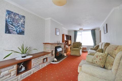 90 Pedmore Valley, Nottingham, NG5 5NX