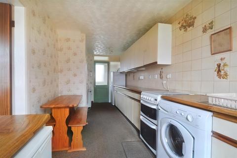 90 Pedmore Valley, Nottingham, NG5 5NX