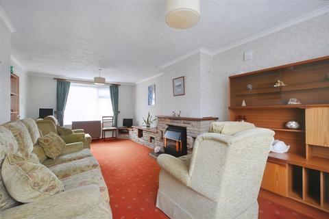 90 Pedmore Valley, Nottingham, NG5 5NX