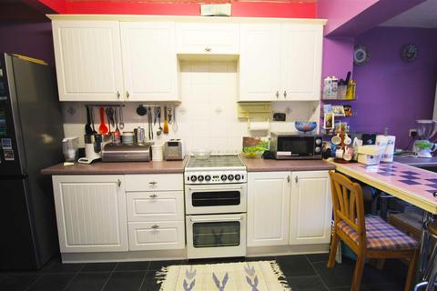 12 Radcliffe Gardens, Carshalton, SM5 4PF