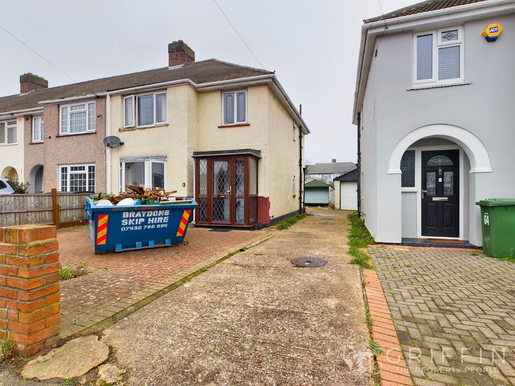Carnforth Gardens, Hornchurch 3 bed house £400,000