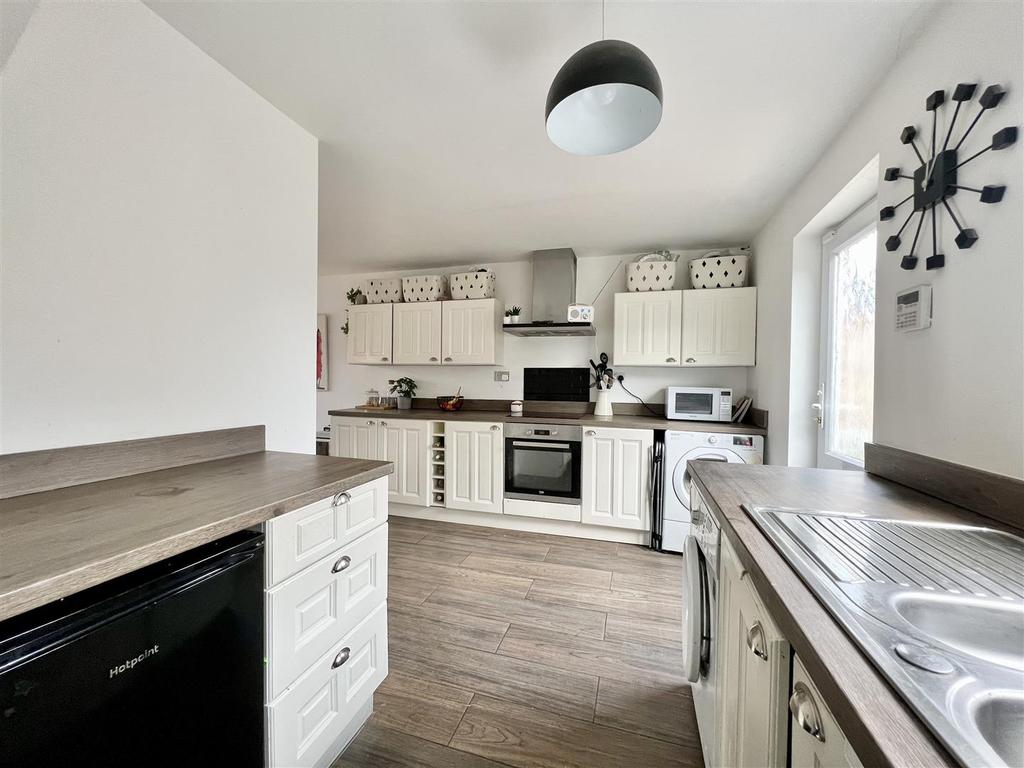 4 CEAD9 F0-0 A09-4 D2 A-8 B19-42 C8 B26 B7 A34.jpeg