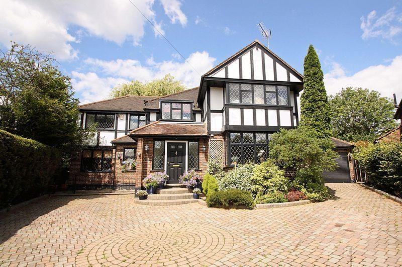 Brook Rise, Chigwell, IG7 5 bed detached house £4,600 pcm (£1,062 pw)