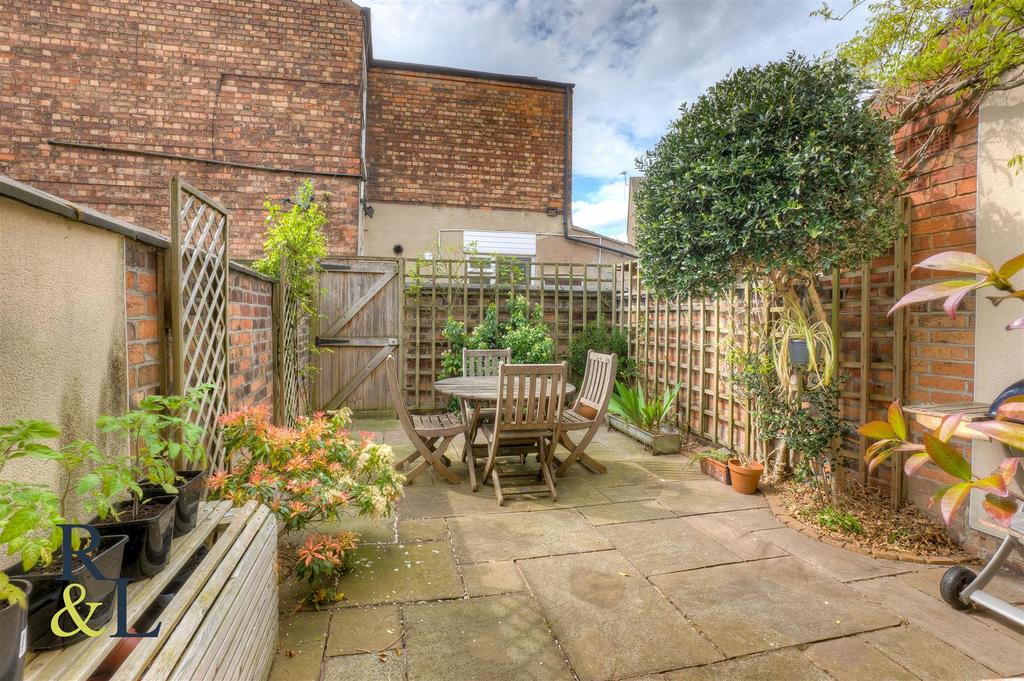 Glapton Road, Nottingham 2 bed terraced house £200,000