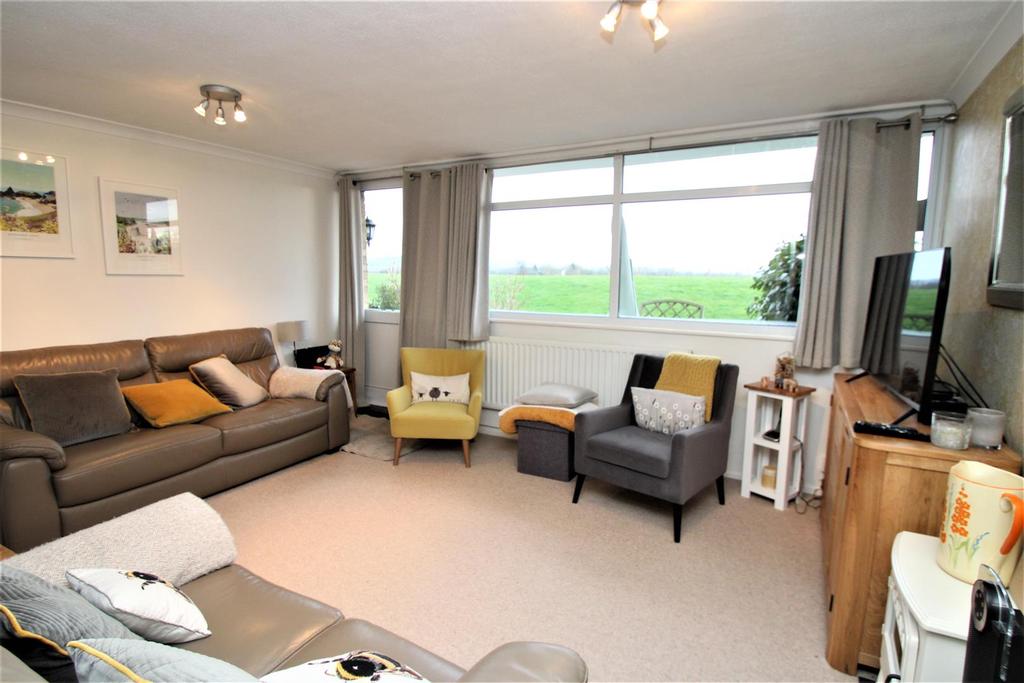 Pamington Fields, Ashchurch, Tewkesbury 2 bed flat £775 pcm (£179 pw)