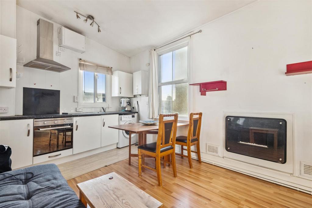 Balham Hill, SW12 Studio £1,105 pcm (£255 pw)