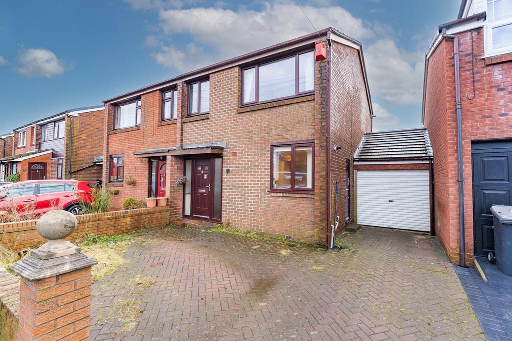 Hawkshead Road, Burtonwood... 3 bed semidetached house £190,000