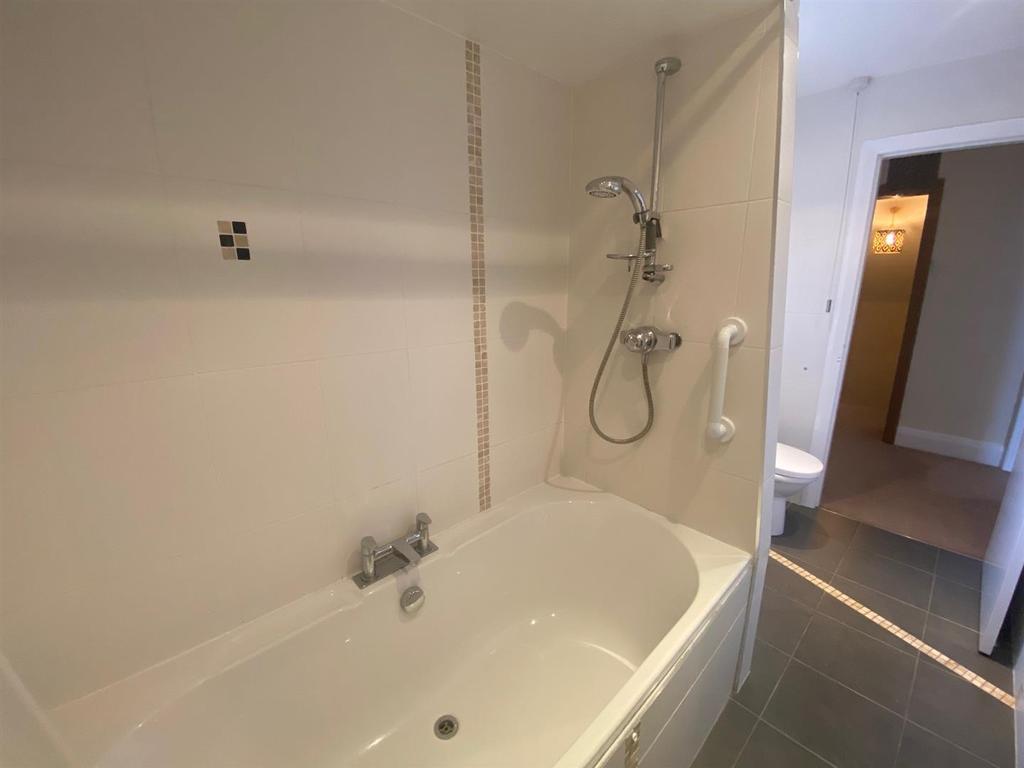 BATHROOM 1.jpg