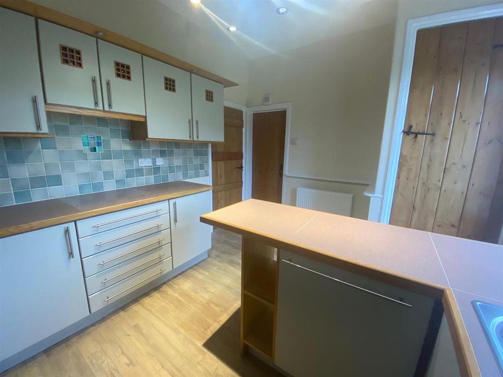 KITCHEN 2.jpg