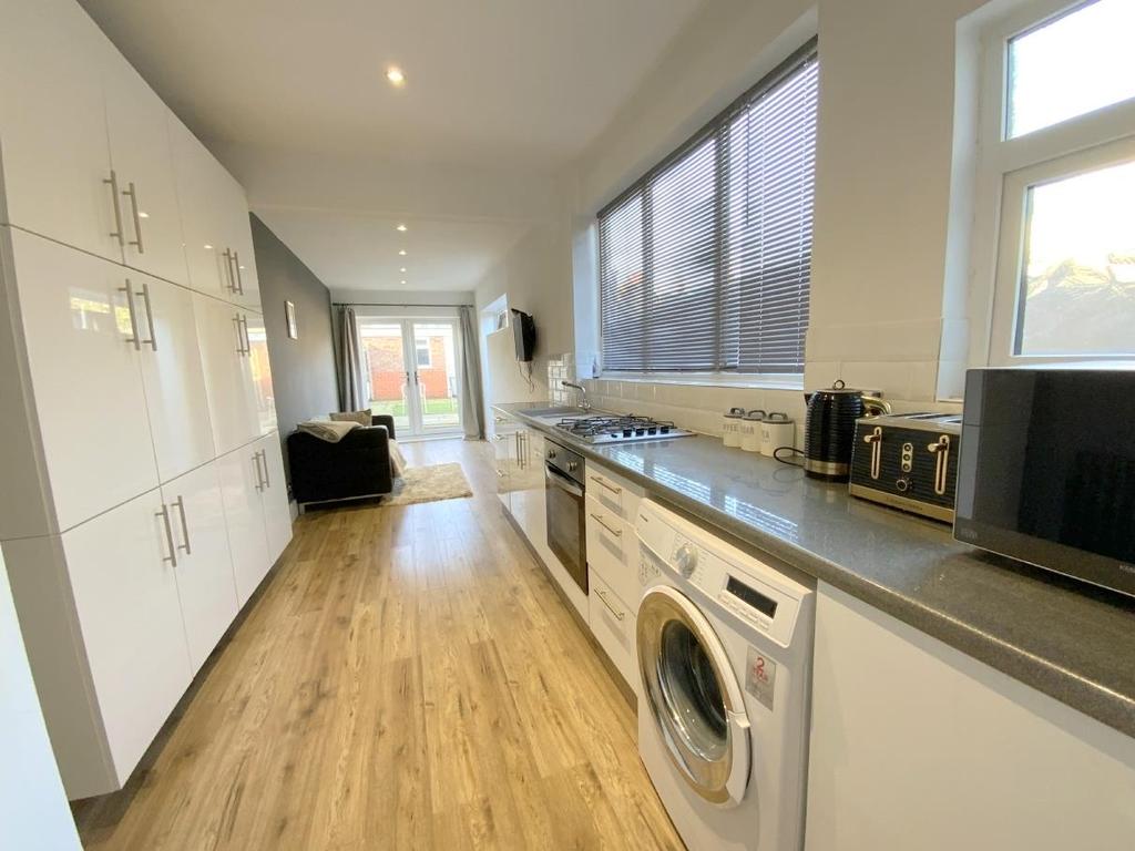 Giles Street, Cleethorpes 3 bed end of terrace house £135,000