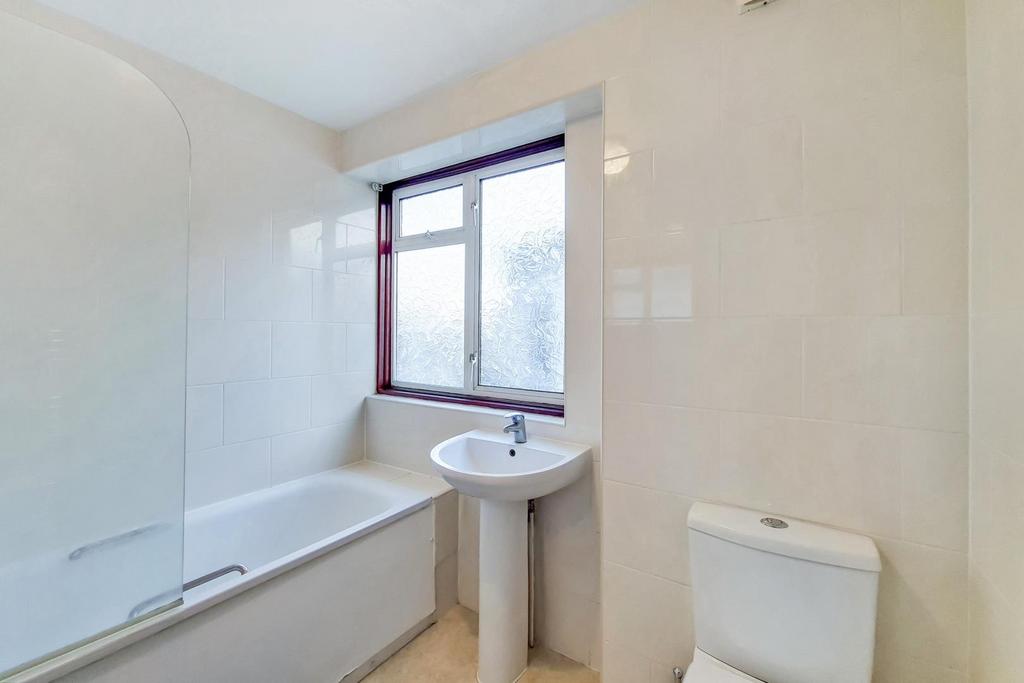 5 Bathroom-0.jpeg