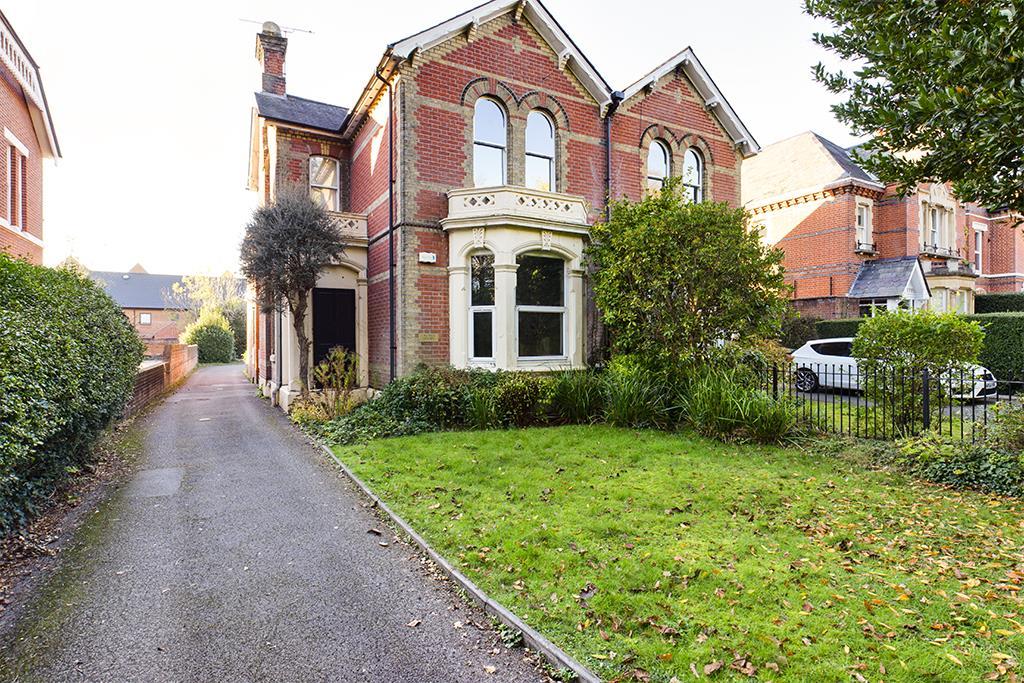Linden Court, Cavendish Grove... 1 bed apartment £825 pcm (£190 pw)