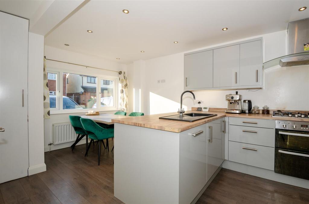 Woodbank Drive - internal-10.JPG