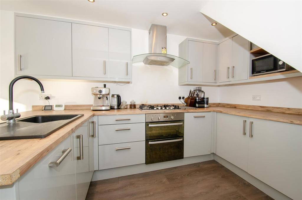 Woodbank Drive - internal-11.JPG