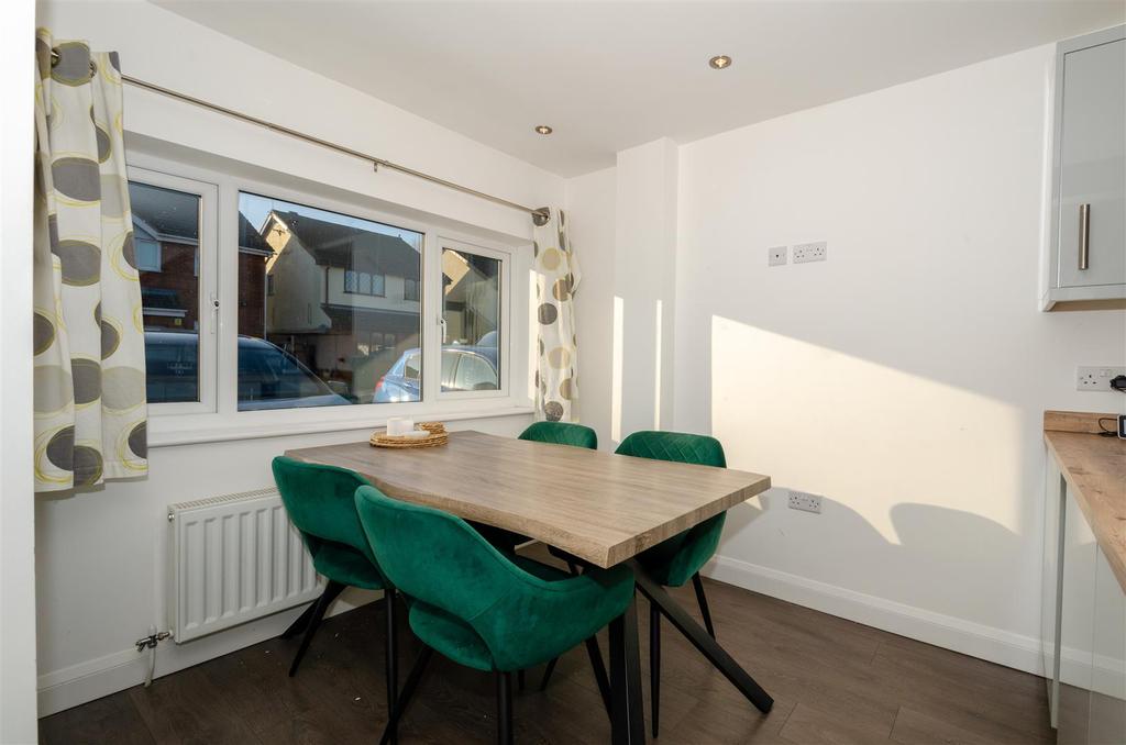 Woodbank Drive - internal-12.JPG