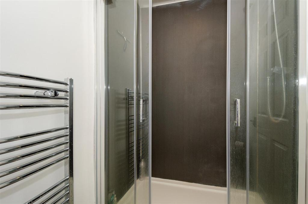 Woodbank Drive - internal-6.JPG