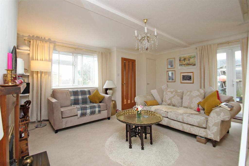 St Edmunds Walk, Wootton, Isle Of Wight 2 bed end of terrace house £
