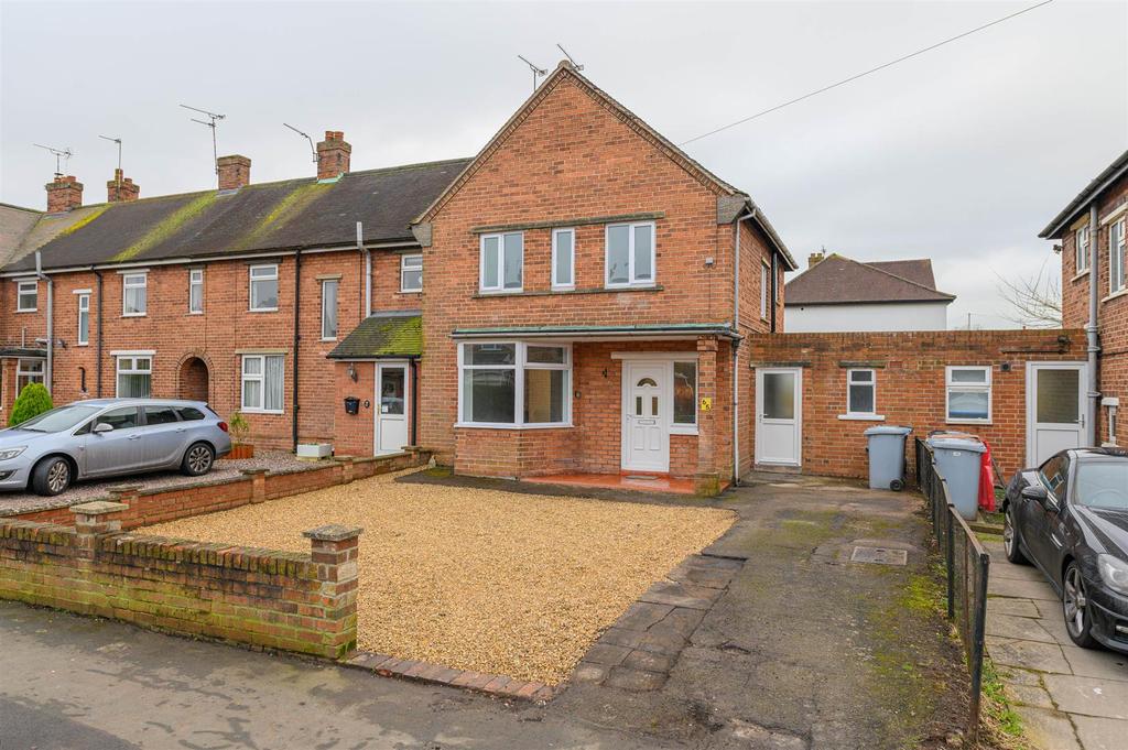 Station View, Nantwich 3 bed terraced house £230,000