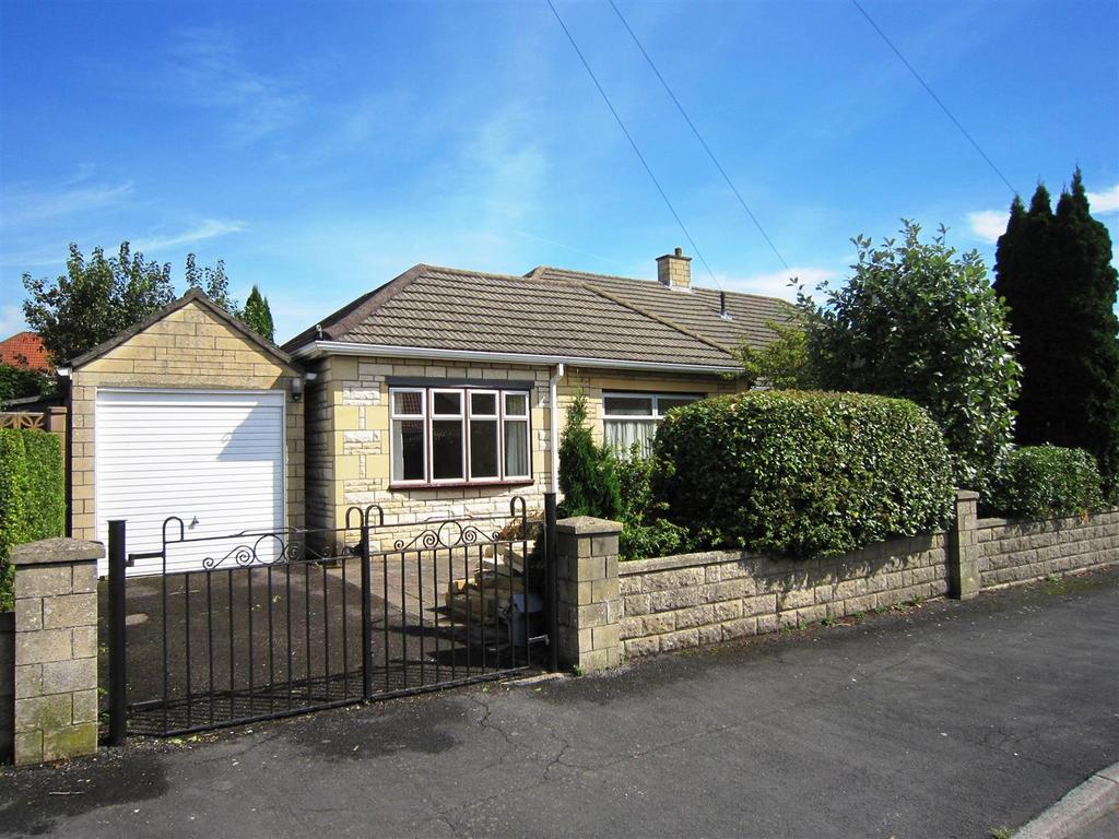 Abbots Avenue, Bristol 3 bed semidetached bungalow £1,300 pcm (£300 pw)