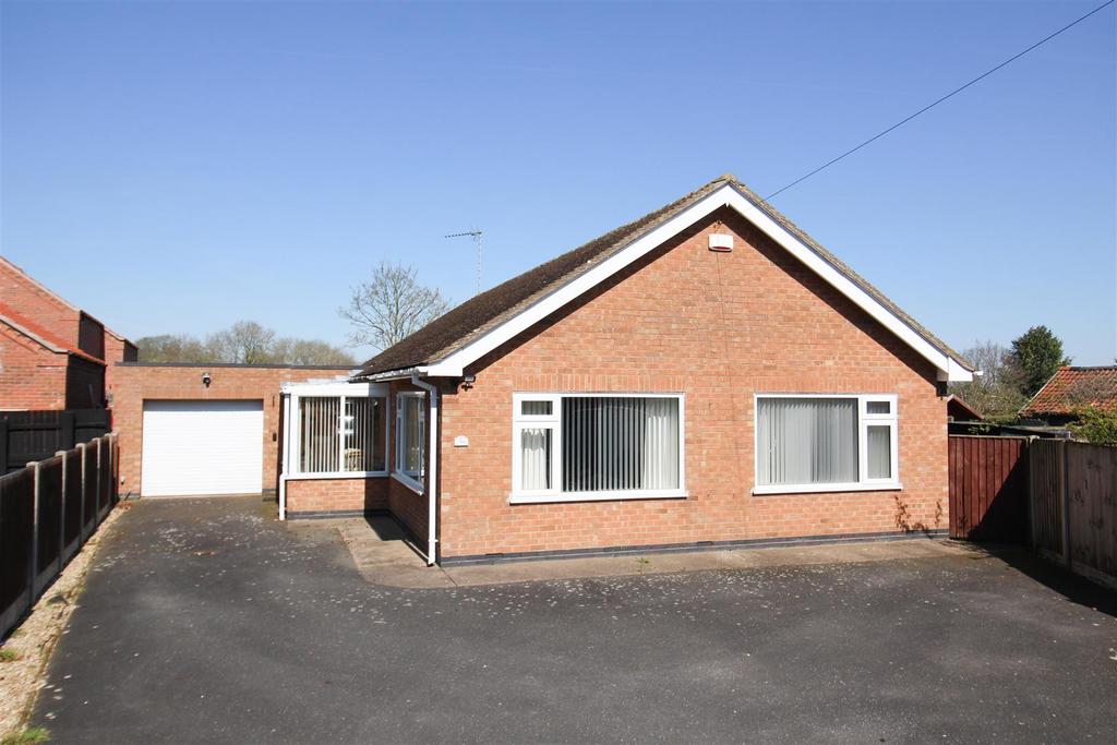 Main Road, Hundleby, Spilsby 3 bed detached bungalow for sale £289,950
