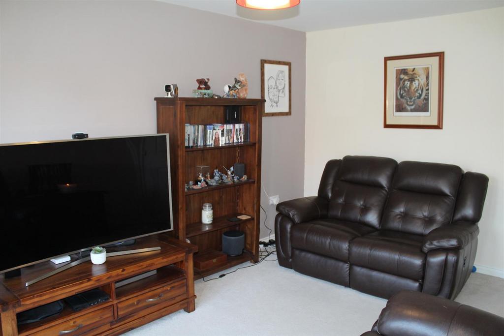 Lounge 2.JPG