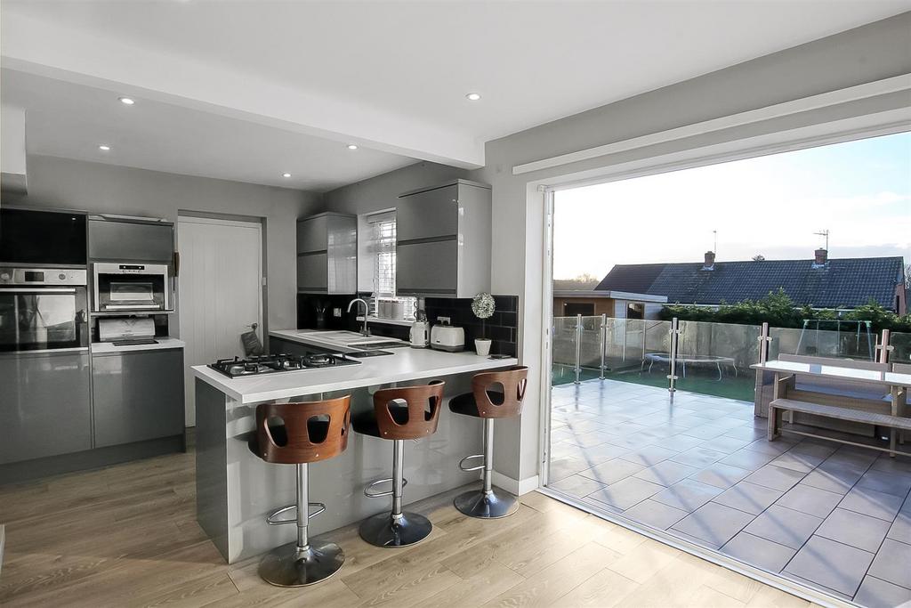 Barnes Road, Darlington 4 bed semidetached house £270,000