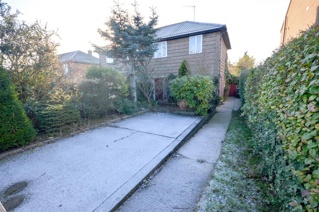 Ash Crescent, Eckington, Sheffield, S21 3 bed semidetached house £