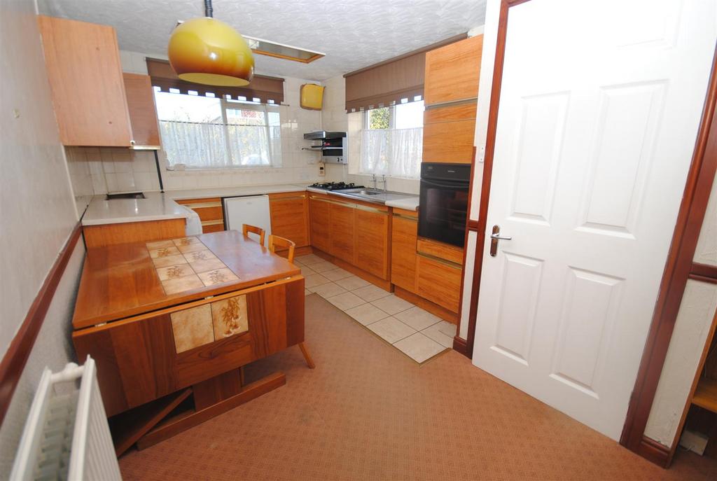 4glebelandslosekitchen.JPG