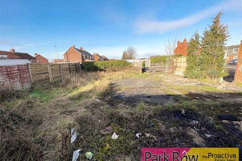 2 bedroom property with land for sale - Rookhill Road, Pontefract