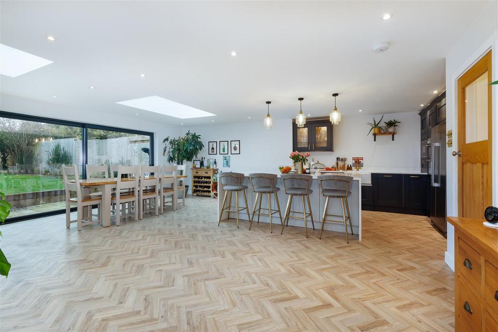 Telford Avenue, Leamington Spa 3 bed semidetached house £595,000