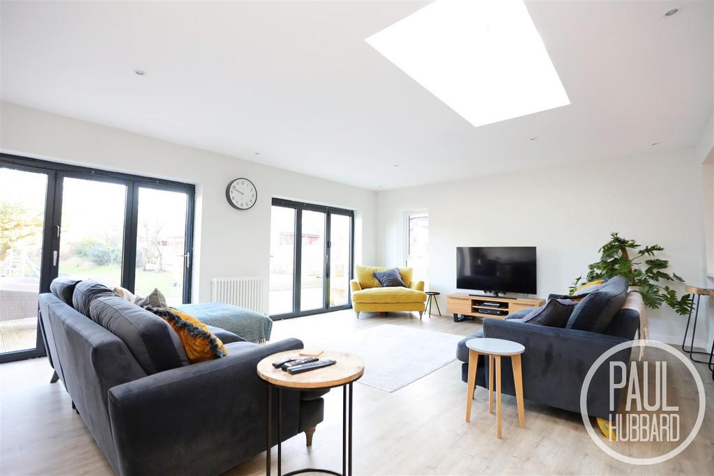 The Avenue, Carlton Colville, Lowestoft 4 bed semidetached house £400,000