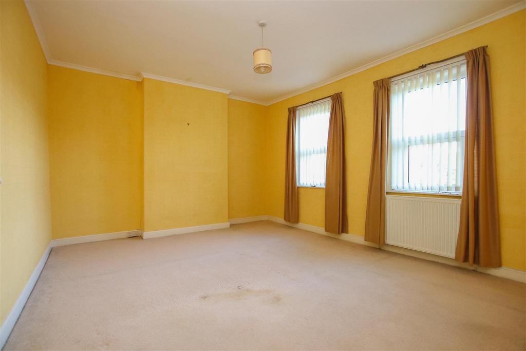 Inverness Road, Bath 2 bed terraced house £350,000