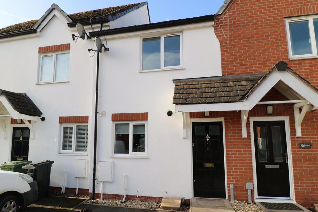 Ledbury Court, Ledbury Road 2 bed terraced house £775 pcm (£179 pw)