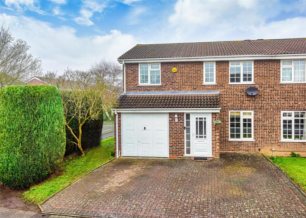 16 Harald Close, Perton, Wolverhampton 4 bed semidetached house for