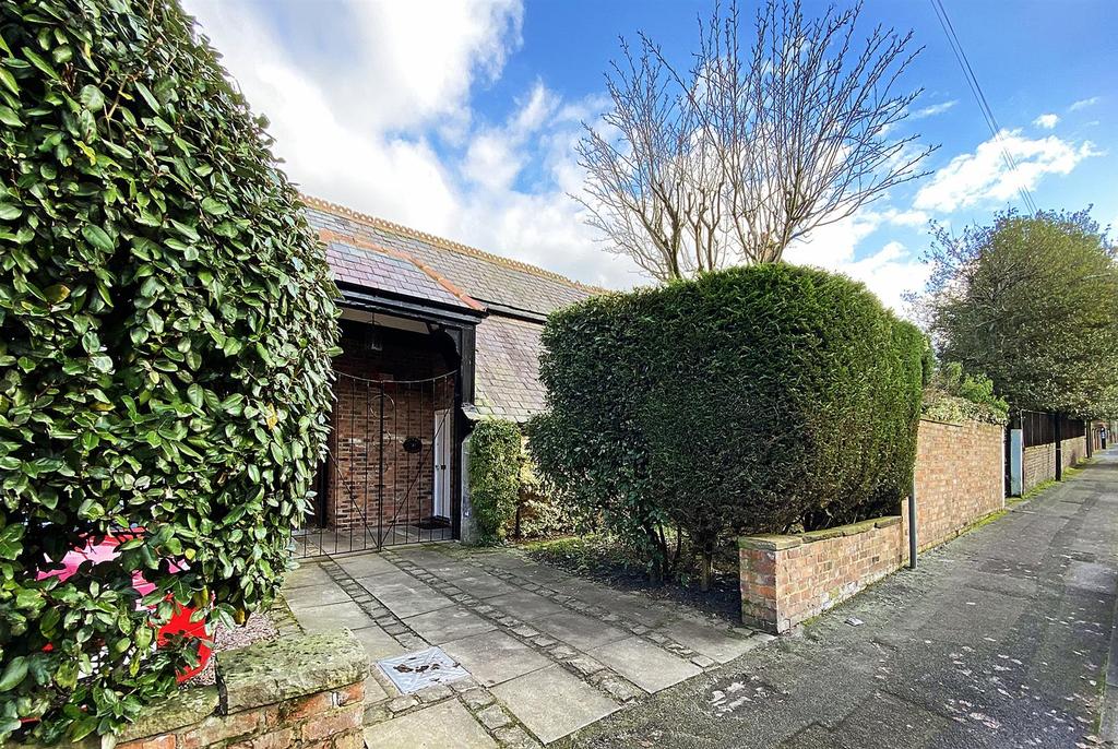 Burlington Road, Altrincham 2 bed semidetached house £500,000