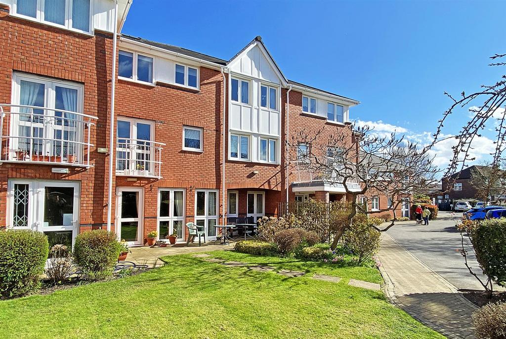Bedford Drive, Timperley 2 bed retirement property for sale £179,950