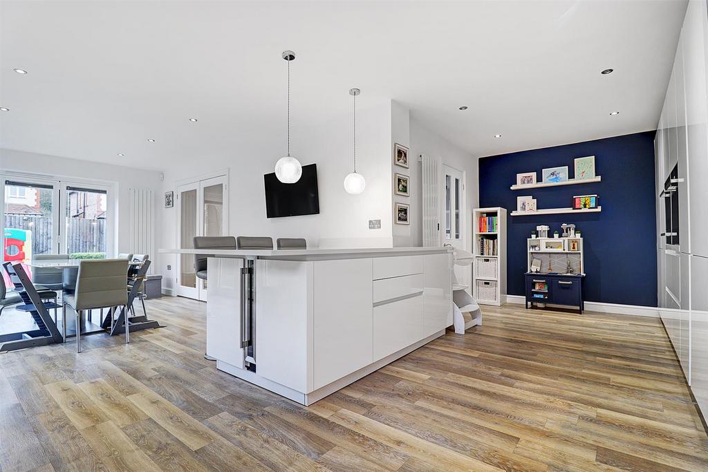 Medway Crescent, Altrincham 5 bed detached house £775,000