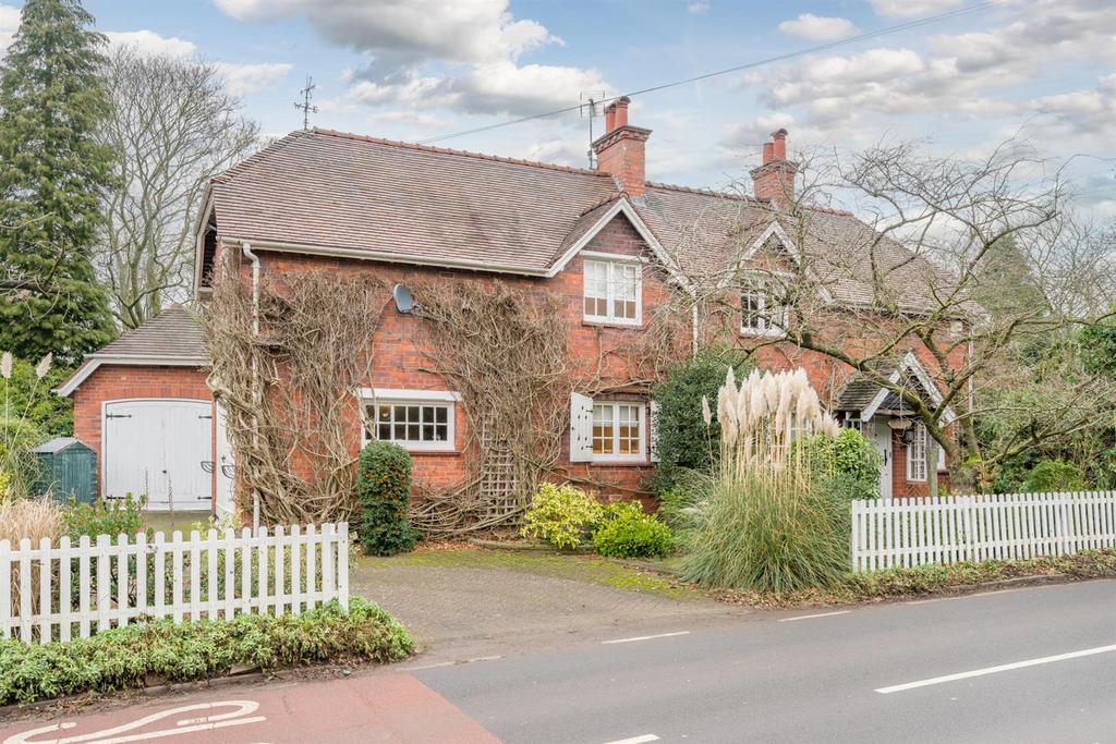 June Cottage, Racecourse Lane, Stourbridge, DY8 2RF 3 bed detached house for sale £675,000