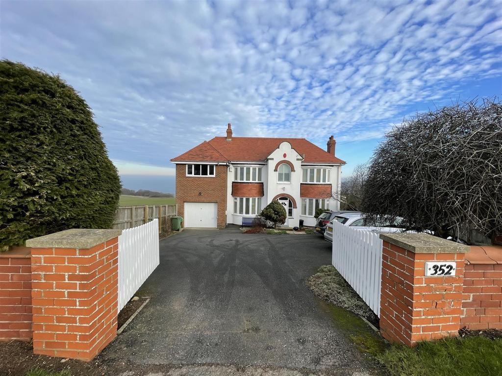 Filey Road, Scarborough 4 bed detached house - £700,000