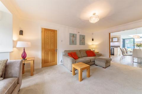 4 bedroom detached house for sale - Willow Way, Toddington