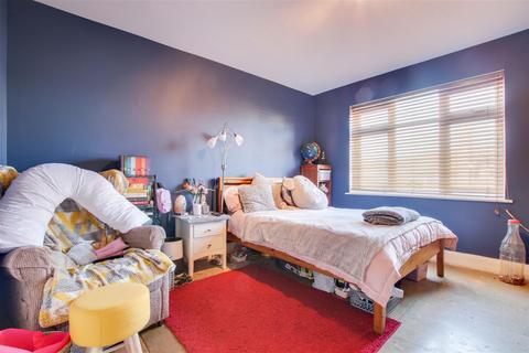 86 Amberley Road, Enfield, EN1 2RA