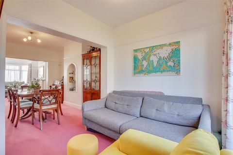 86 Amberley Road, Enfield, EN1 2RA