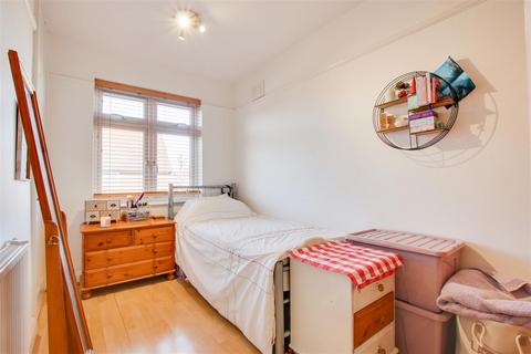 86 Amberley Road, Enfield, EN1 2RA