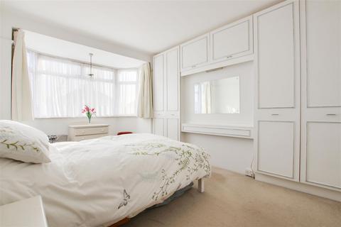 86 Amberley Road, Enfield, EN1 2RA