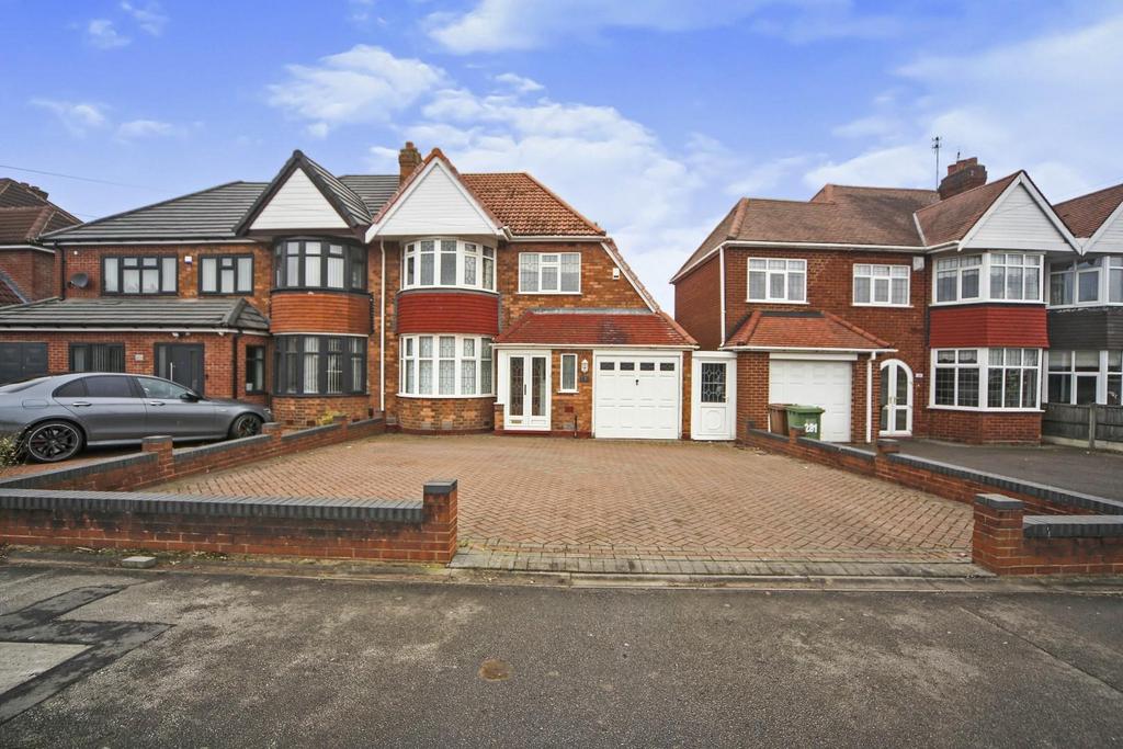 Lyndon Road, Solihull 3 bed semidetached house £400,000