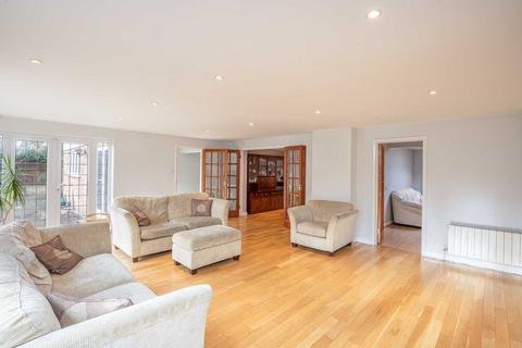 5 bedroom detached house for sale, Orchard Close, Elstree